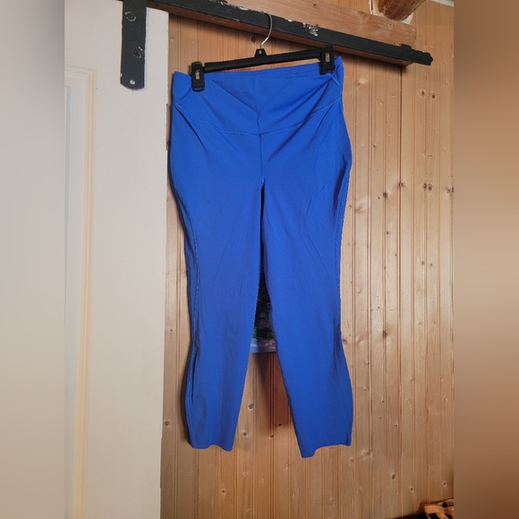 Lululemon Base Pace Crop - Picture 6 of 6